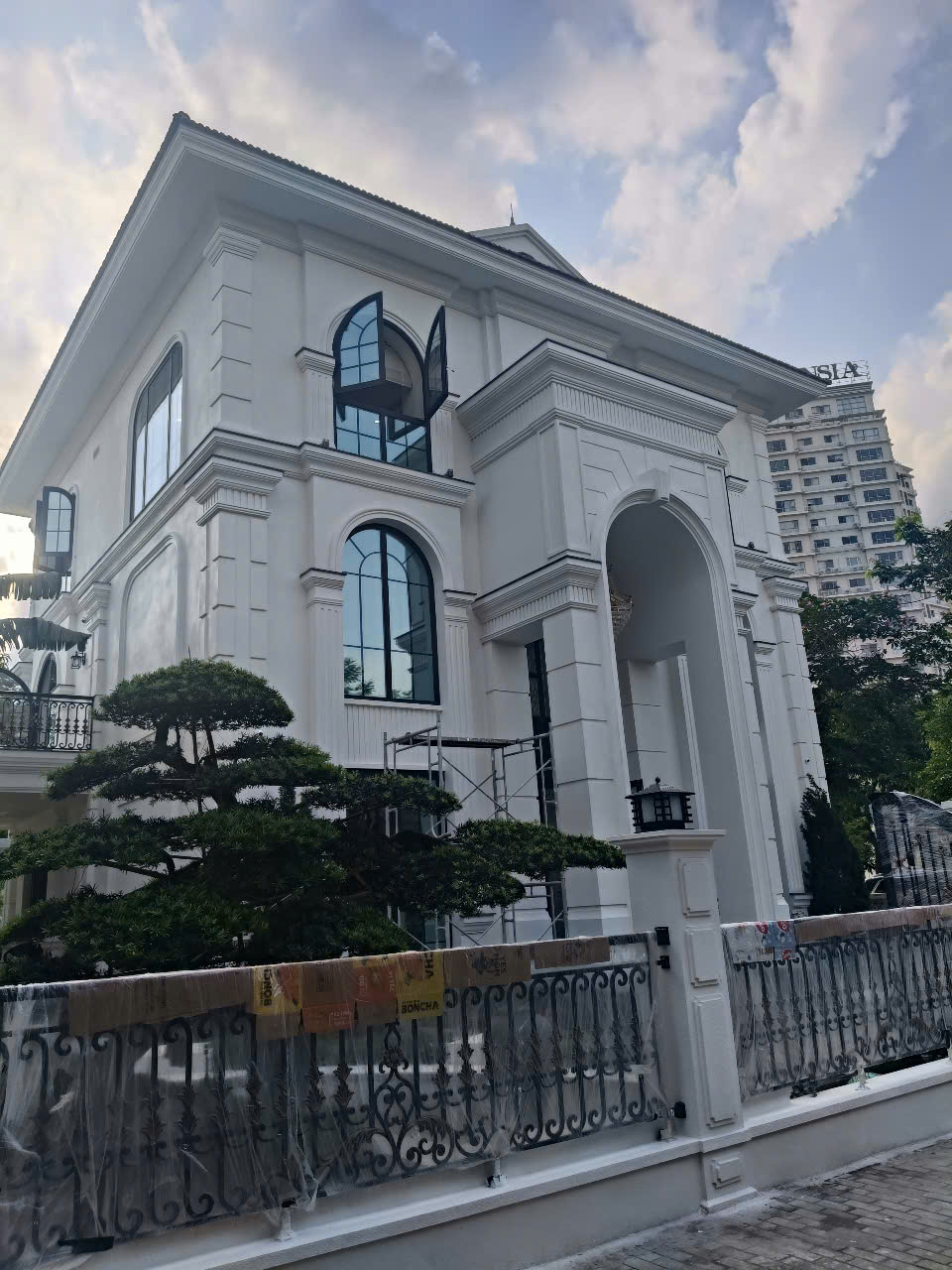 Sơn Đá Tự Nhiên – Giải Pháp Bảo Vệ & Làm Đẹp Tối Ưu Cho Mọi Công Trình